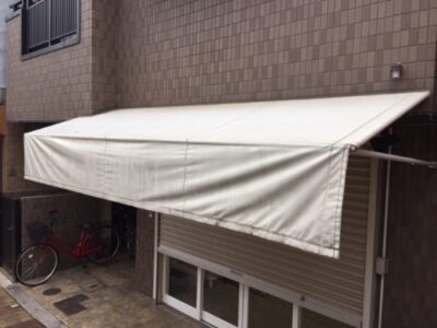 お店のテントを再利用　費用をかけずにクリーニング　大阪　トリプルエス